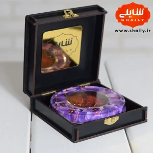 پک کادویی چوبی حاوی یک مثقال زعفران ارگانیک قائنات