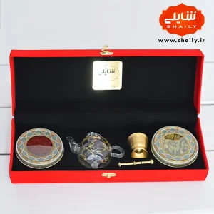 پک کادویی مخمل مدل نسترن حاوی یک مثقال هل اکبر بنفش و یک مثقال زعفران ارگانیک قائنات